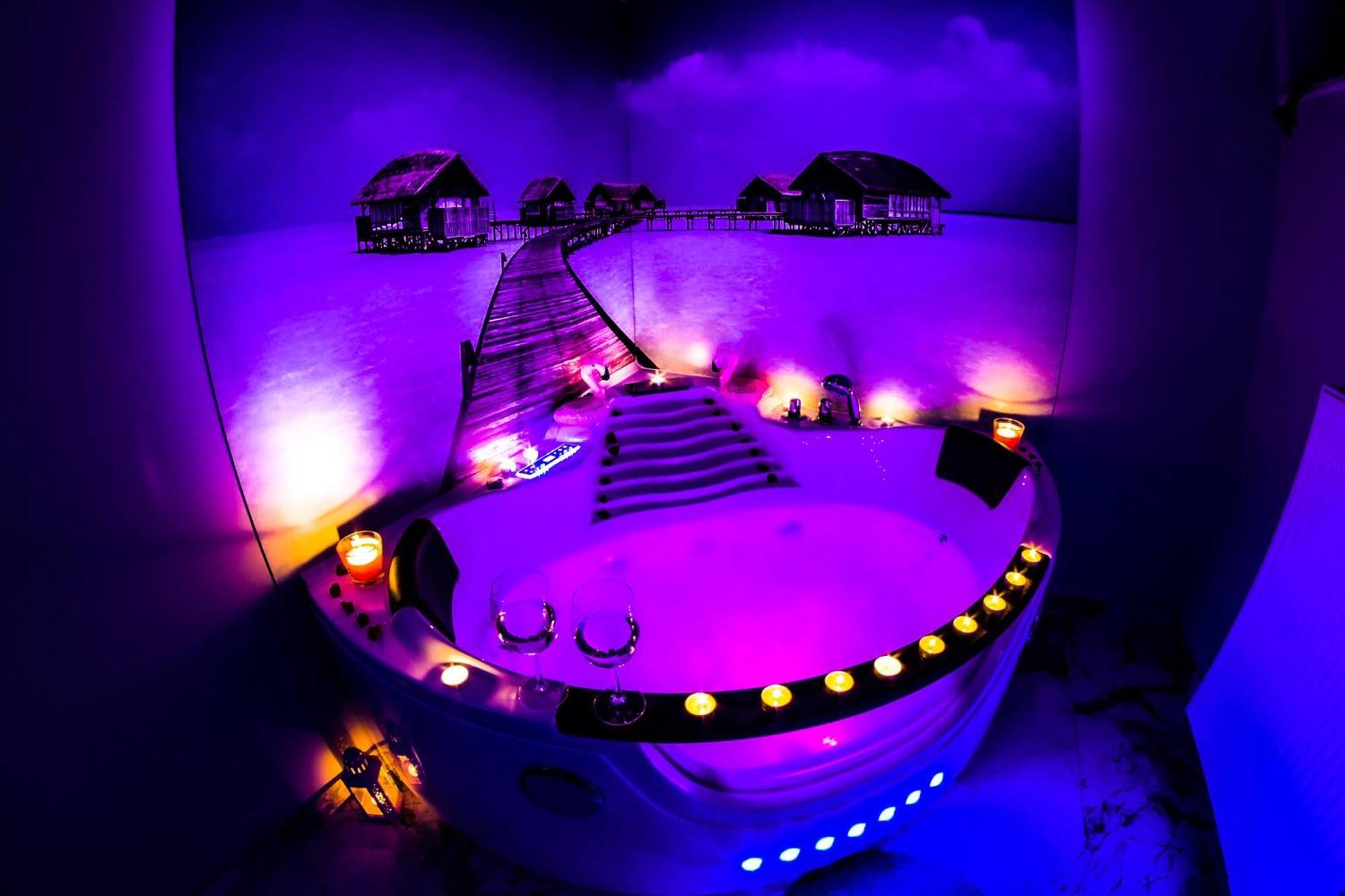 Hot Jacuzzi In Cracow Apartment *