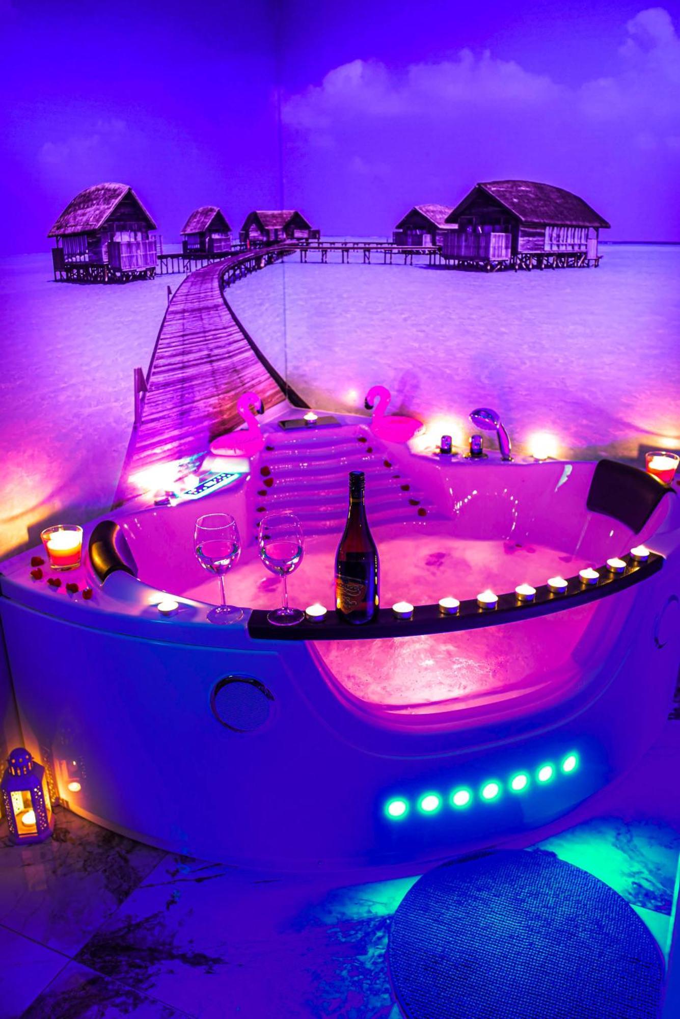 Hot Jacuzzi In Cracow Apartment *